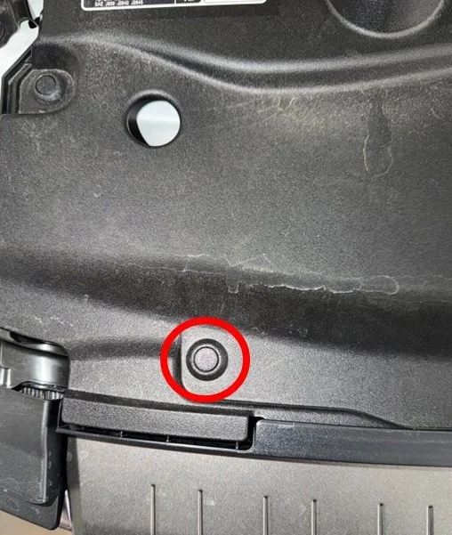 Radiator trim panel rivets2.jpg