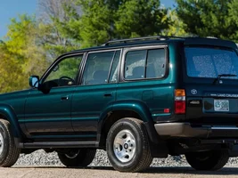 What color Land Cruiser? 🤔