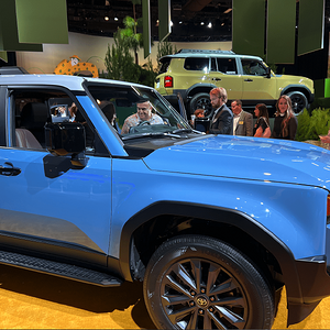 2024-landcruiser-dealermeeting4.png
