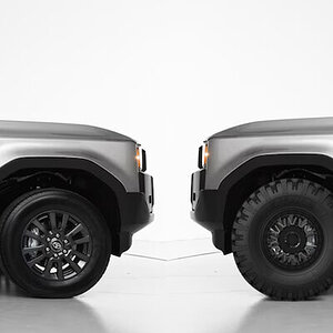 LANDCRUISER TIRES 35%22 VS STOCK.jpg