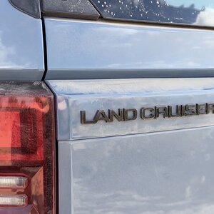 2024-land-cruiser-tail lights1.jpg