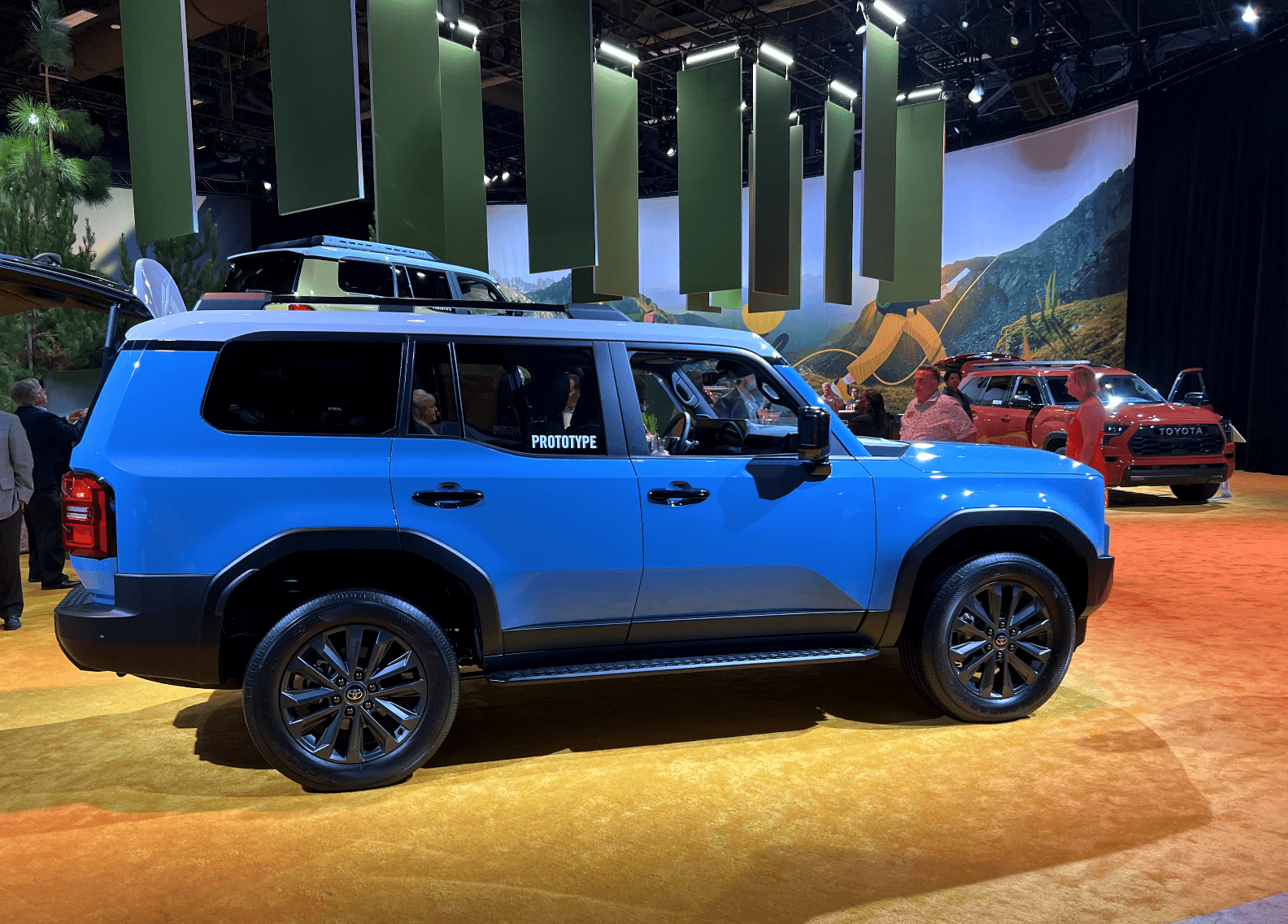 2024-landcruiser-dealermeeting1.png