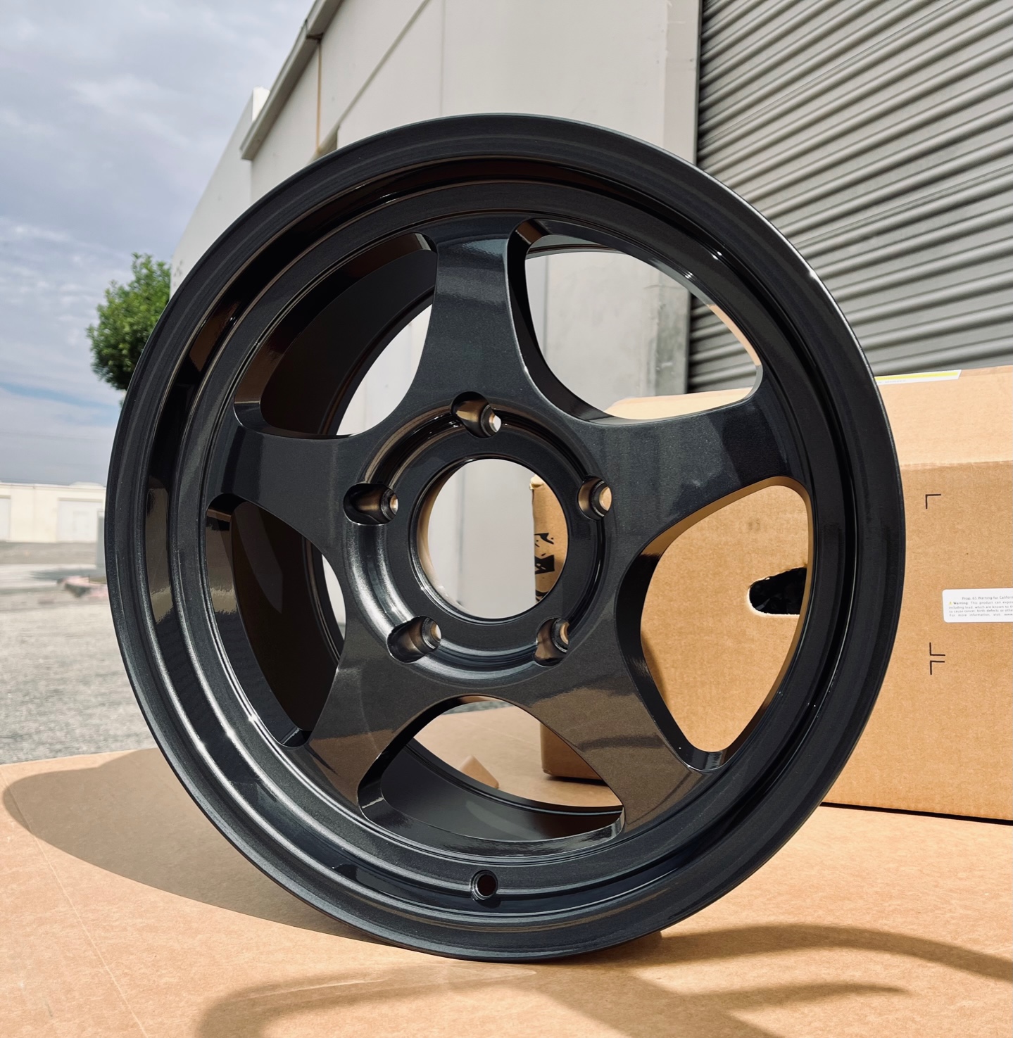 FN557955025G FN FIVE STAR FLOW FORMED 17X9 25 5X150 GRAPHITE GUNMETAL (4).jpg