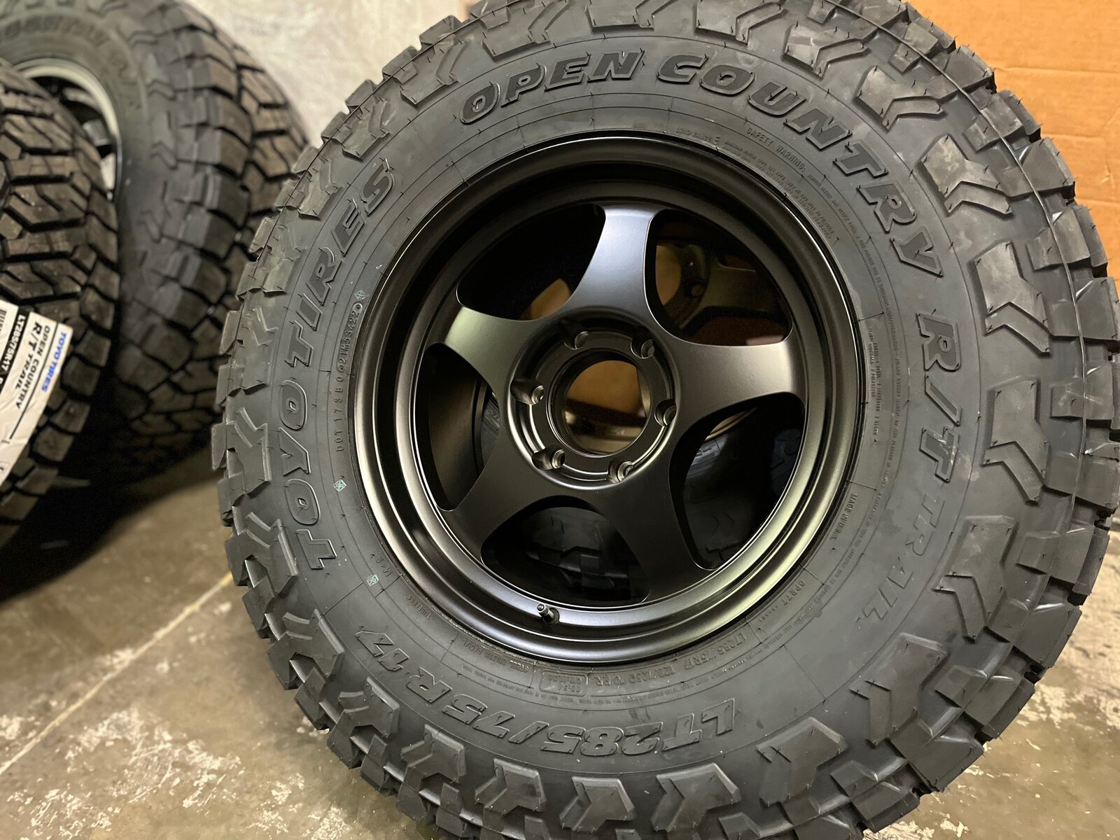 FN5579639N255 with 295-75R17 Toyo Rugged RT.jpg
