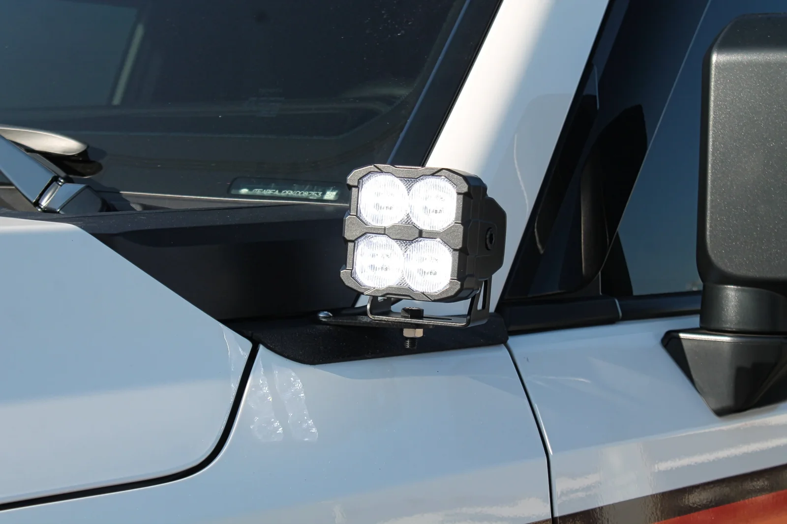 land-cruiser-ditch-lights-pro-2024-2026-fits-land-cruiser-1958-dual-color-led-windows-side-de...webp
