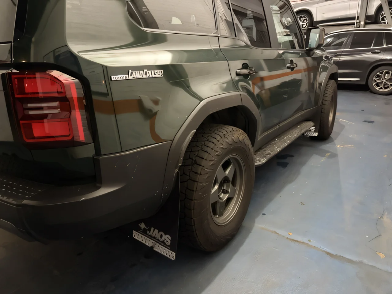 LC250-LC60Badging.webp